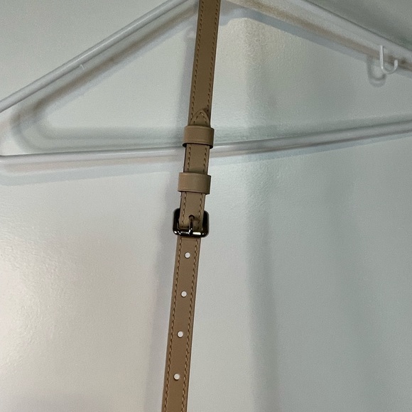 Louis Vuitton/ Dune colored strap with silver hardware. - Picture 3 of 12